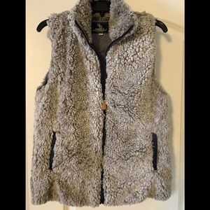 Faux fur vest … very cute!